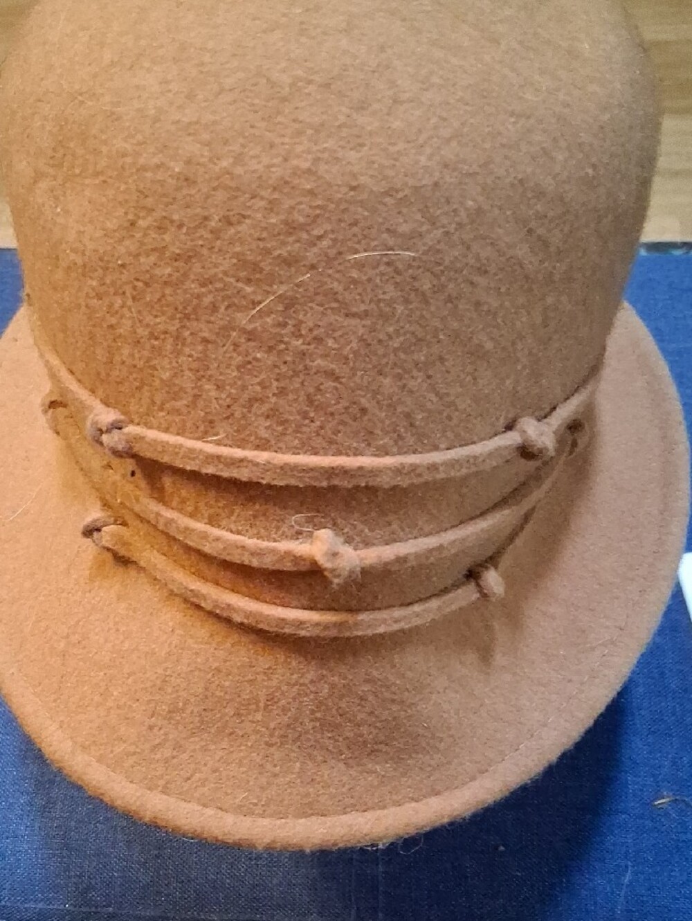 Vintage Women's Cloche Hat in Camel Brown - Picture 2 of 3